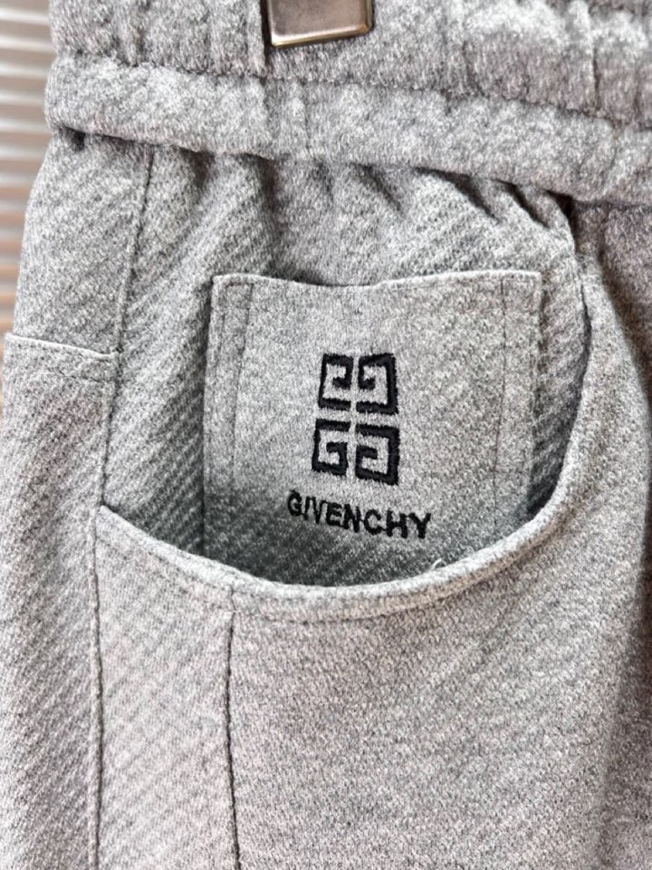 Givenchy 纪梵希2025秋冬新款休闲裤！官网同步发售。品牌经典LOGO休闲裤 ，定制面料，舒适度