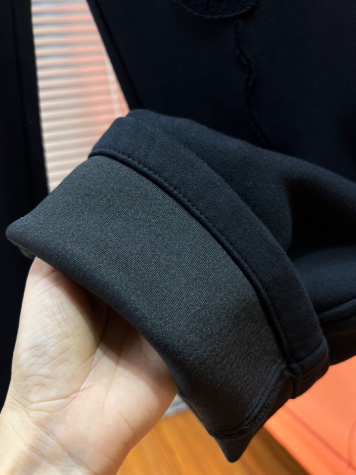 MML Maison Margiela 马吉拉2025秋冬新款休闲裤！官网同步发售。品牌经典LOGO休闲