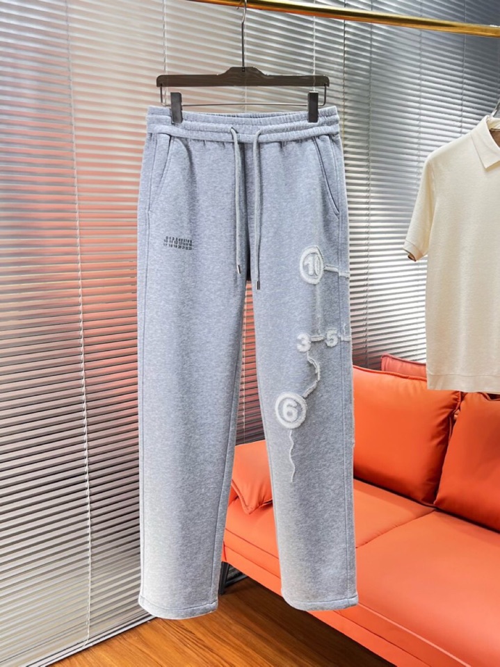 MML Maison Margiela 马吉拉2025秋冬新款休闲裤！官网同步发售。品牌经典LOGO休闲