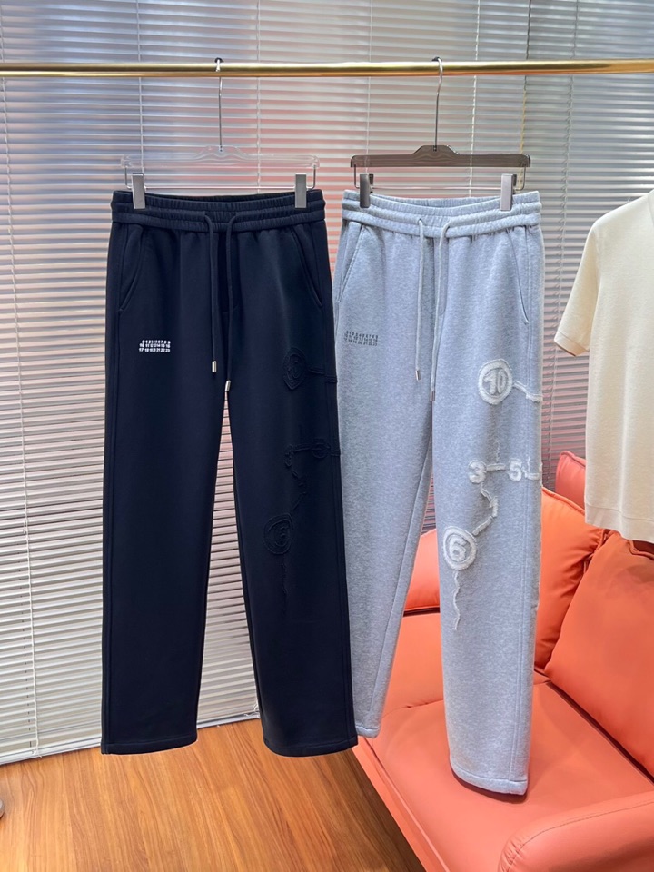 MML Maison Margiela 马吉拉2025秋冬新款休闲裤！官网同步发售。品牌经典LOGO休闲