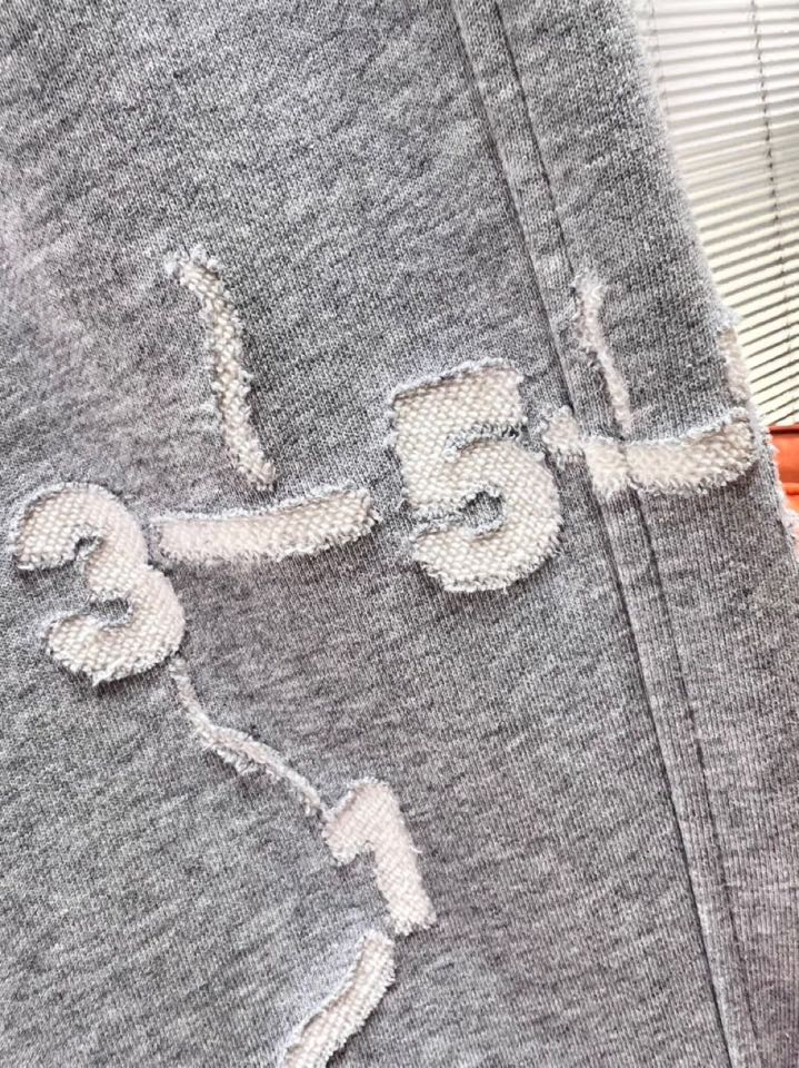 MML Maison Margiela 马吉拉2025秋冬新款休闲裤！官网同步发售。品牌经典LOGO休闲