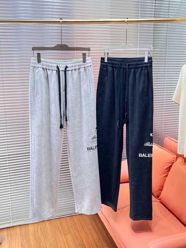 BALENCIAGA 巴黎世家2025秋冬新款休闲裤！官网同步发售。品牌经典LOGO休闲裤 ，定制面料，