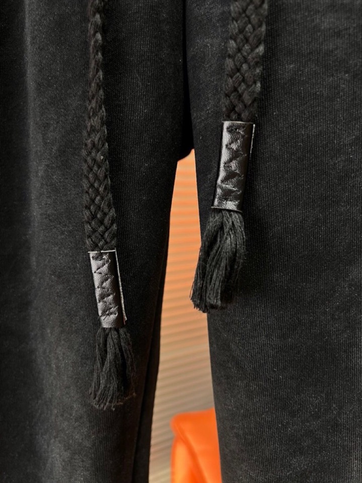 BALENCIAGA 巴黎世家2025秋冬新款休闲裤！官网同步发售。品牌经典LOGO休闲裤 ，定制面料，