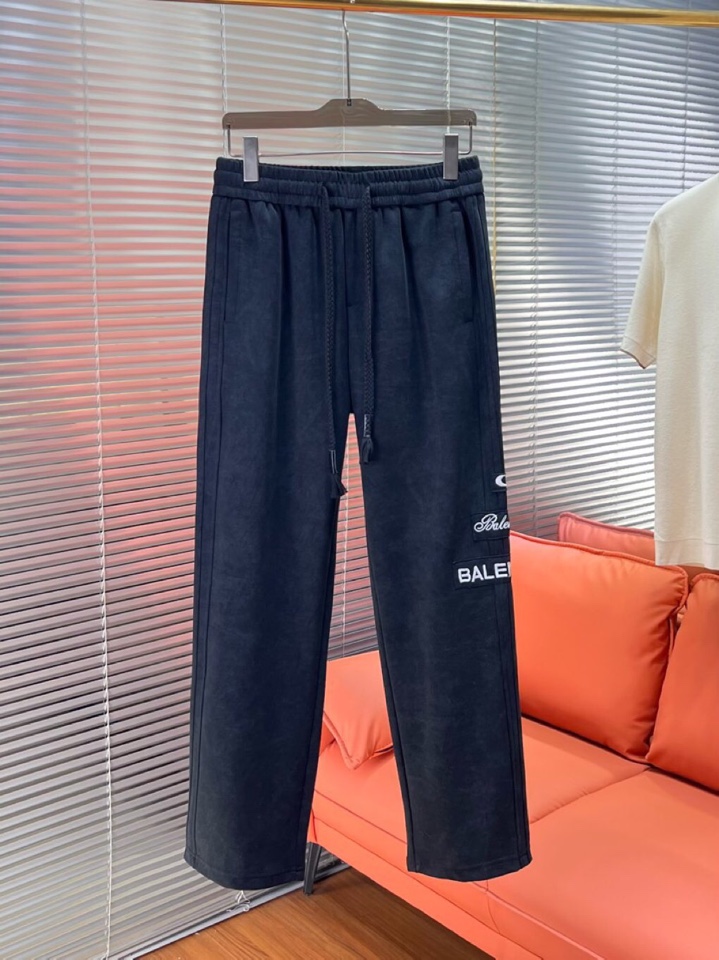 BALENCIAGA 巴黎世家2025秋冬新款休闲裤！官网同步发售。品牌经典LOGO休闲裤 ，定制面料，