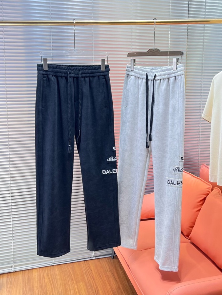 BALENCIAGA 巴黎世家2025秋冬新款休闲裤！官网同步发售。品牌经典LOGO休闲裤 ，定制面料，