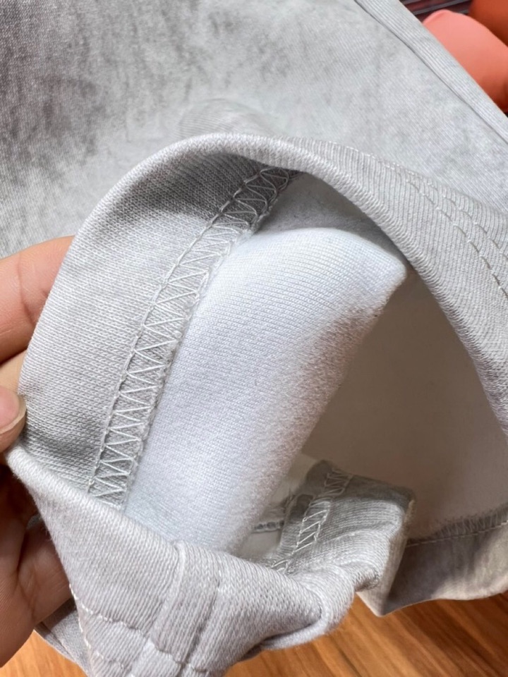 BALENCIAGA 巴黎世家2025秋冬新款休闲裤！官网同步发售。品牌经典LOGO休闲裤 ，定制面料，