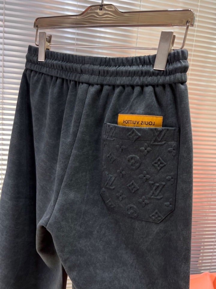 Louis Vuitton 路易威登 LV 驴牌2025秋冬新款休闲裤！官网同步发售。品牌经典LOGO休