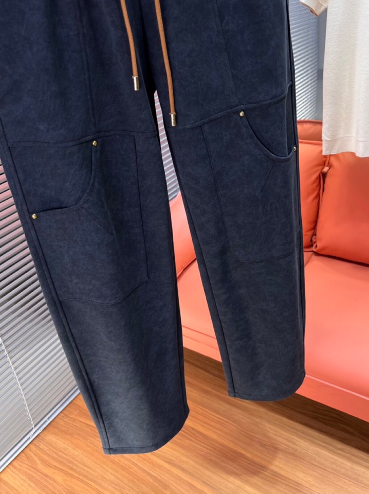 Louis Vuitton 路易威登 LV 驴牌2025秋冬新款休闲裤！官网同步发售。品牌经典LOGO休