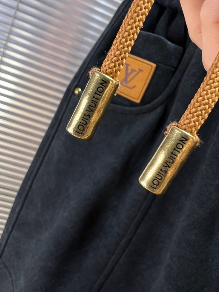 Louis Vuitton 路易威登 LV 驴牌2025秋冬新款休闲裤！官网同步发售。品牌经典LOGO休