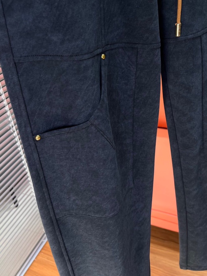 Louis Vuitton 路易威登 LV 驴牌2025秋冬新款休闲裤！官网同步发售。品牌经典LOGO休