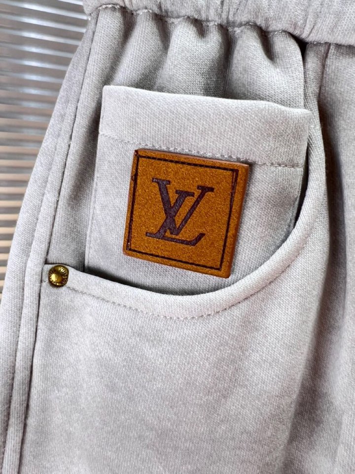 Louis Vuitton 路易威登 LV 驴牌2025秋冬新款休闲裤！官网同步发售。品牌经典LOGO休