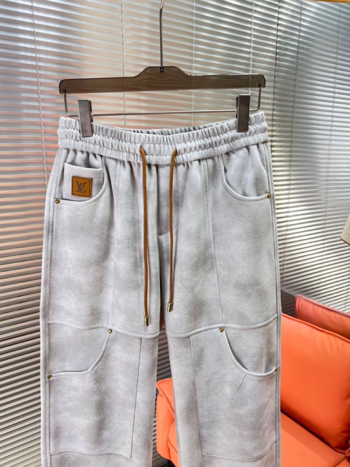 Louis Vuitton 路易威登 LV 驴牌2025秋冬新款休闲裤！官网同步发售。品牌经典LOGO休