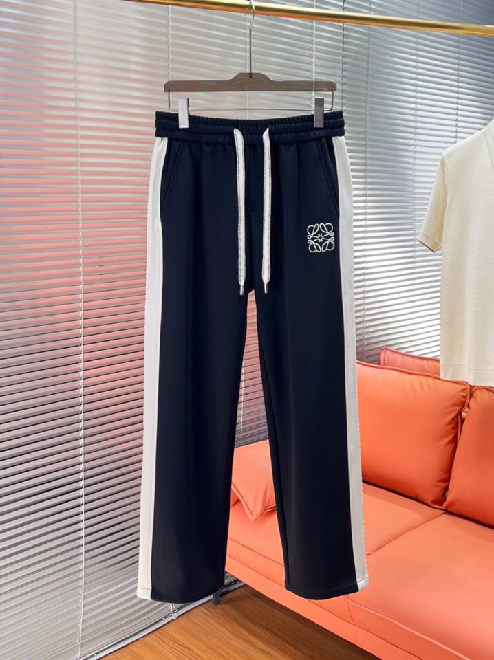 LOEWE 罗意威2025秋冬新款休闲裤！官网同步发售。品牌经典LOGO休闲裤 ，定制面料，舒适度极好，
