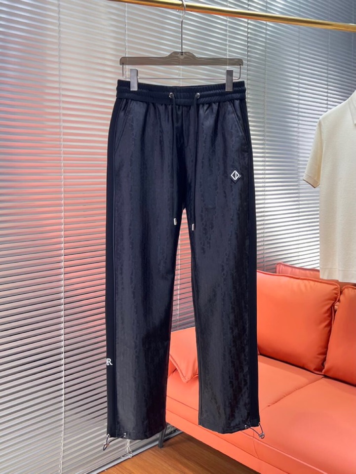Dior 迪奥2025秋冬新款休闲裤！官网同步发售。品牌经典LOGO休闲裤 ，定制面料，舒适度极好，手触