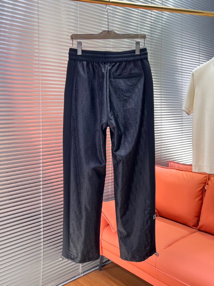 Dior 迪奥2025秋冬新款休闲裤！官网同步发售。品牌经典LOGO休闲裤 ，定制面料，舒适度极好，手触