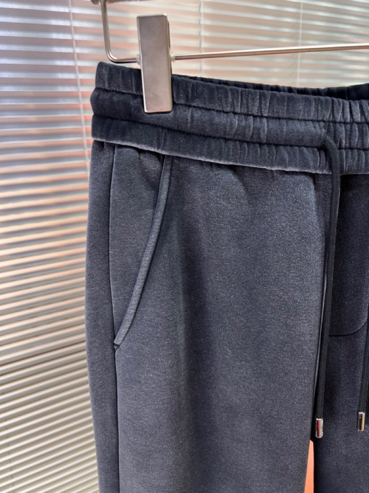 (Arcteryx）始祖鸟2025秋冬新款休闲裤！官网同步发售。品牌经典LOGO休闲裤 ，定制面料，舒适