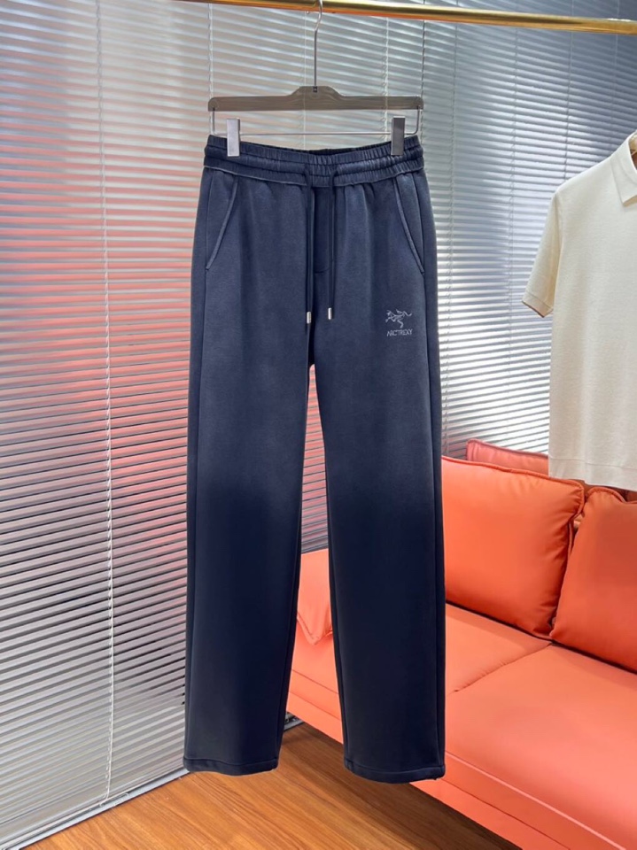 (Arcteryx）始祖鸟2025秋冬新款休闲裤！官网同步发售。品牌经典LOGO休闲裤 ，定制面料，舒适