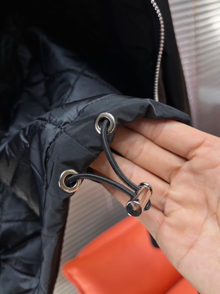 Moncler 蒙口2025秋冬棉服夹克外套，定制原版logo五金，精致工艺面料，顶级元素融合打造，潮男