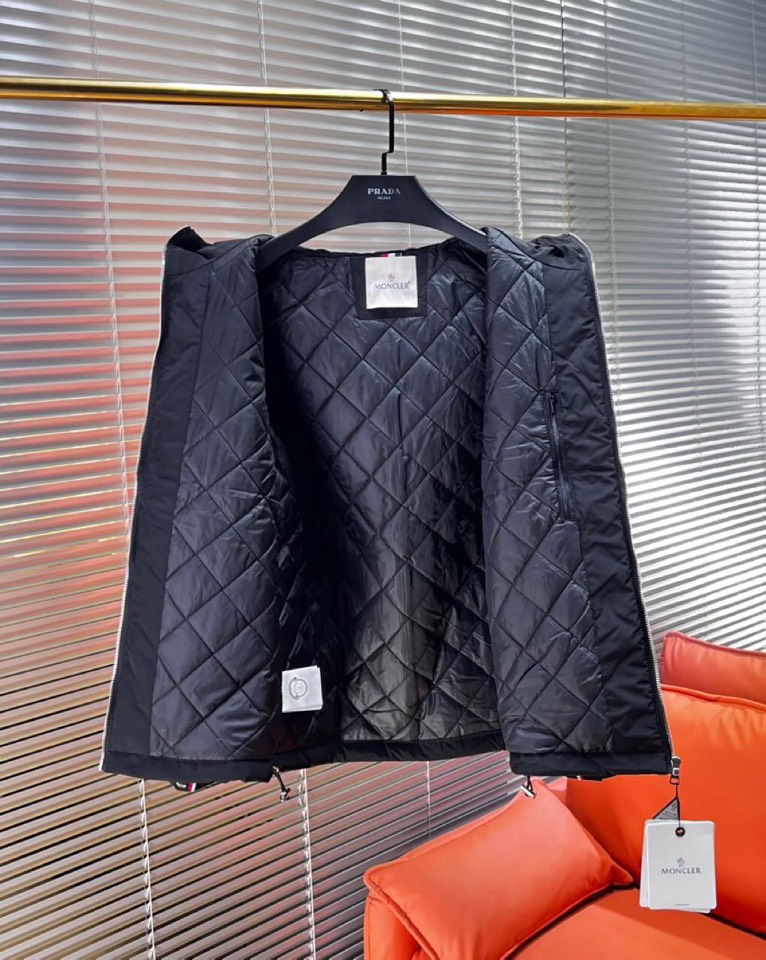Moncler 蒙口2025秋冬棉服夹克外套，定制原版logo五金，精致工艺面料，顶级元素融合打造，潮男
