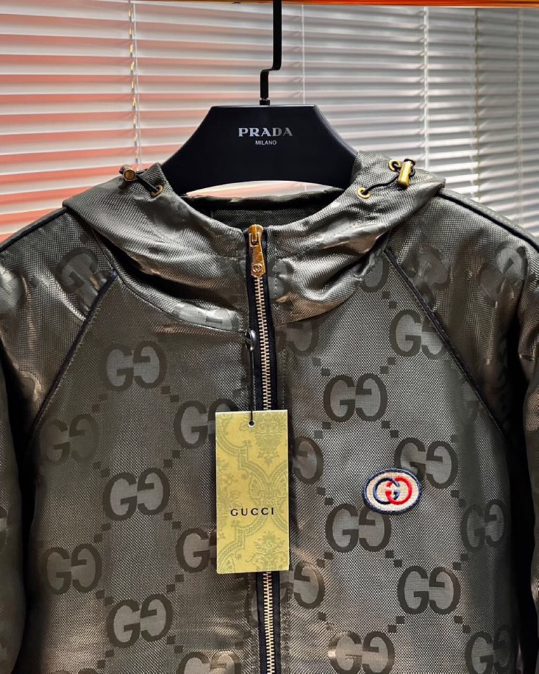 Gucci 古奇 2025秋冬棉服夹克外套，定制原版logo五金，精致工艺面料，顶级元素融合打造，潮男时