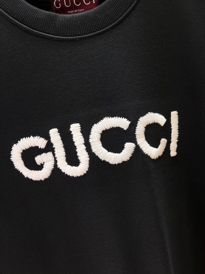 Gucci 古奇2025Ss秋冬新款圆领加绒卫衣，精美工艺圆领款，特制纯棉420克面料，柔软贴身科技面料