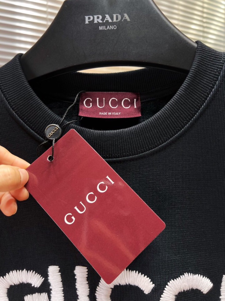 Gucci 古奇2025Ss秋冬新款圆领加绒卫衣，精美工艺圆领款，特制纯棉420克面料，柔软贴身科技面料