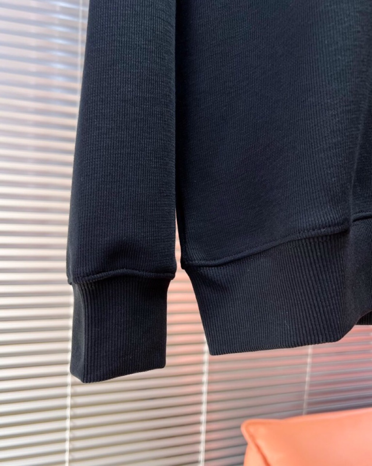 Gucci 古奇2025Ss秋冬新款圆领加绒卫衣，精美工艺圆领款，特制纯棉420克面料，柔软贴身科技面料