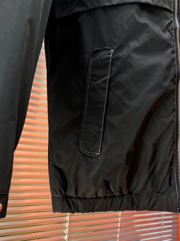 Prada 普拉达2025秋冬棉服夹克外套，定制原版logo五金，精致工艺面料，顶级元素融合打造，潮男时