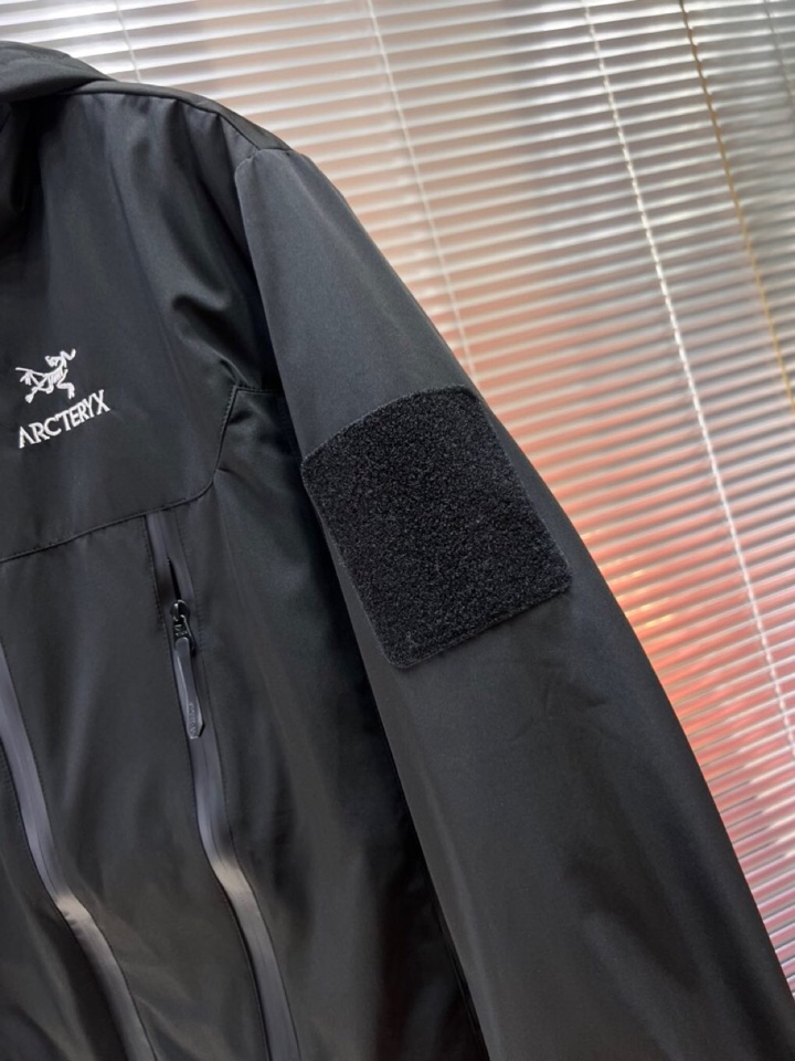 (Arcteryx）始祖鸟2025秋冬棉服夹克外套，定制原版logo五金，精致工艺面料，顶级元素融合打造