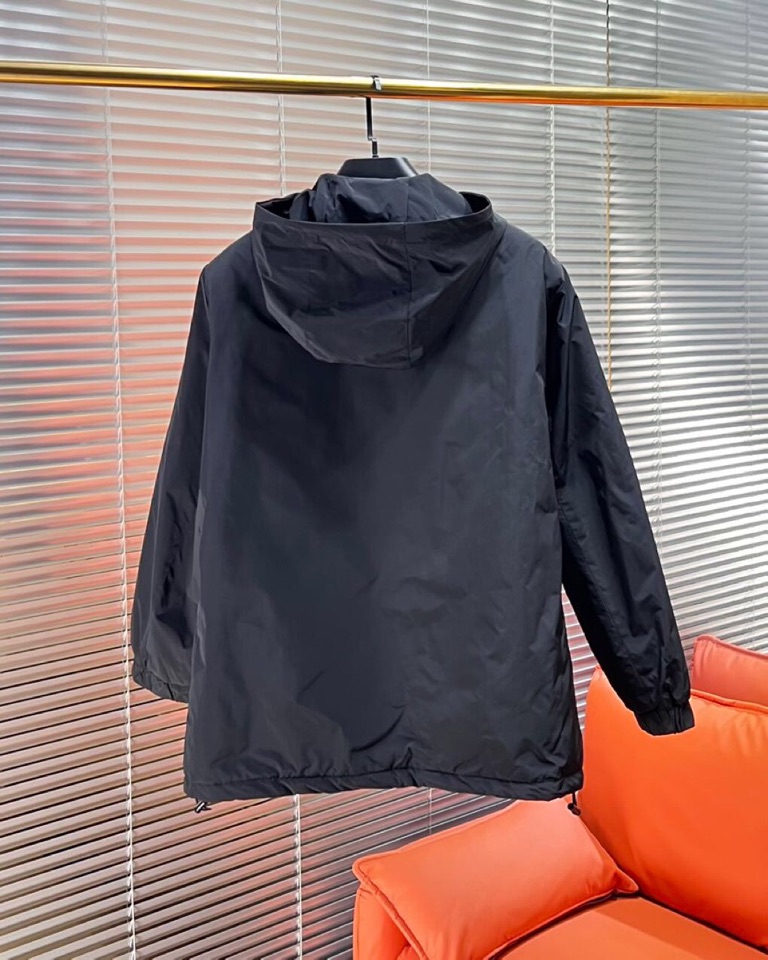 Prada 普拉达2025秋冬棉服夹克外套，定制原版logo五金，精致工艺面料，顶级元素融合打造，潮男时