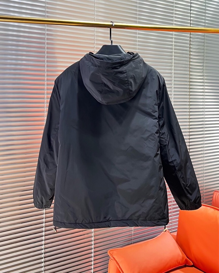 Prada 普拉达2025秋冬棉服夹克外套，定制原版logo五金，精致工艺面料，顶级元素融合打造，潮男时