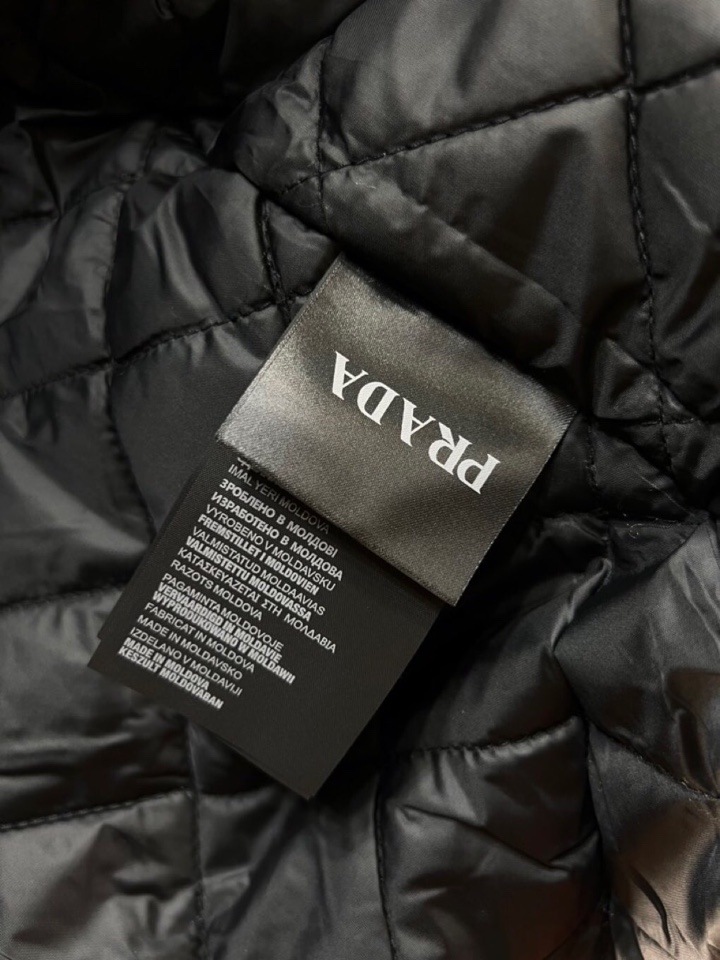 Prada 普拉达2025秋冬棉服夹克外套，定制原版logo五金，精致工艺面料，顶级元素融合打造，潮男时