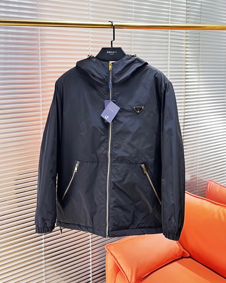 Prada 普拉达2025秋冬棉服夹克外套，定制原版logo五金，精致工艺面料，顶级元素融合打造，潮男时