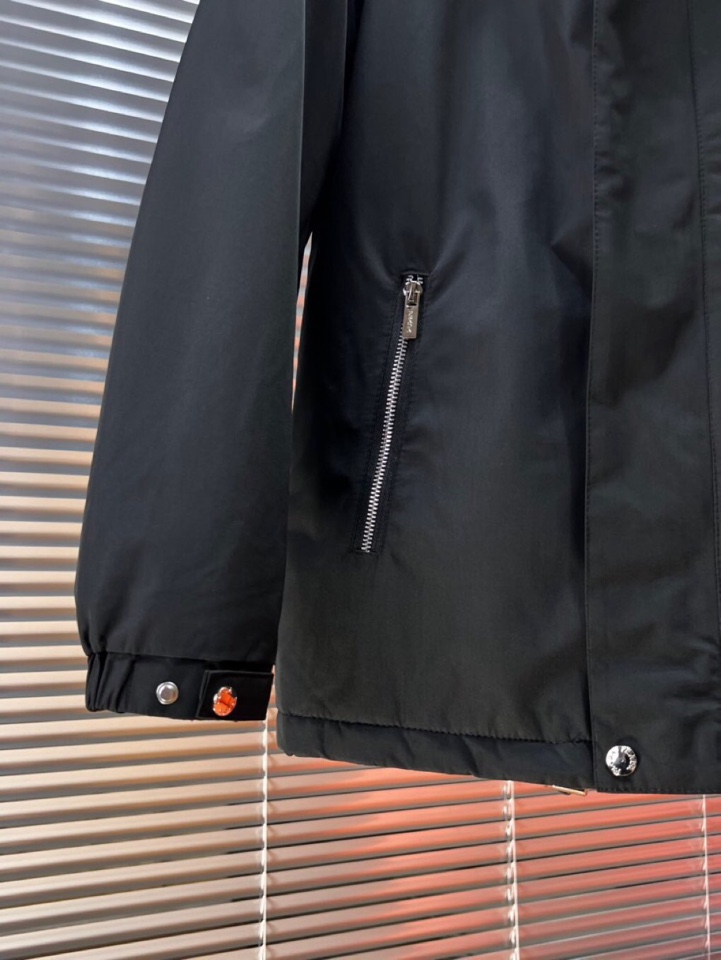 Prada 普拉达2025秋冬棉服夹克外套，定制原版logo五金，精致工艺面料，顶级元素融合打造，潮男时