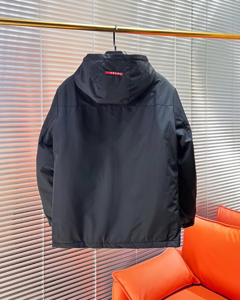 Prada 普拉达2025秋冬棉服夹克外套，定制原版logo五金，精致工艺面料，顶级元素融合打造，潮男时