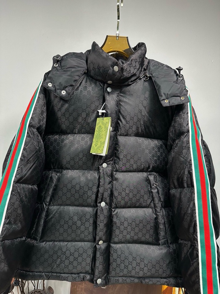 古奇Gucci 官网款2025秋冬新款羽绒服。这款号称羽绒服届最高端的，全部90绒的三标齐全带着经典的L