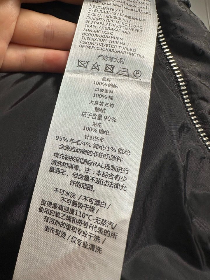 古奇Gucci 官网款2025秋冬新款羽绒服。这款号称羽绒服届最高端的，全部90绒的三标齐全带着经典的L
