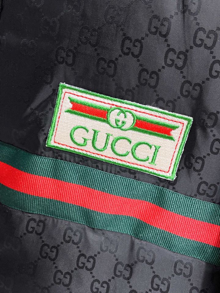 Gucci古奇官网款2025秋冬新款羽绒服。这款号称羽绒服届最高端的，全部90绒的三标齐全带着经典的Lo
