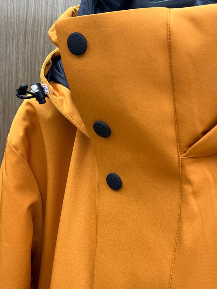 Moncler 蒙口秋冬经典滑雪系列高密度尼龙压胶防水连帽羽绒服夹克，男士刺绣徽章连帽立领户外功能性羽绒