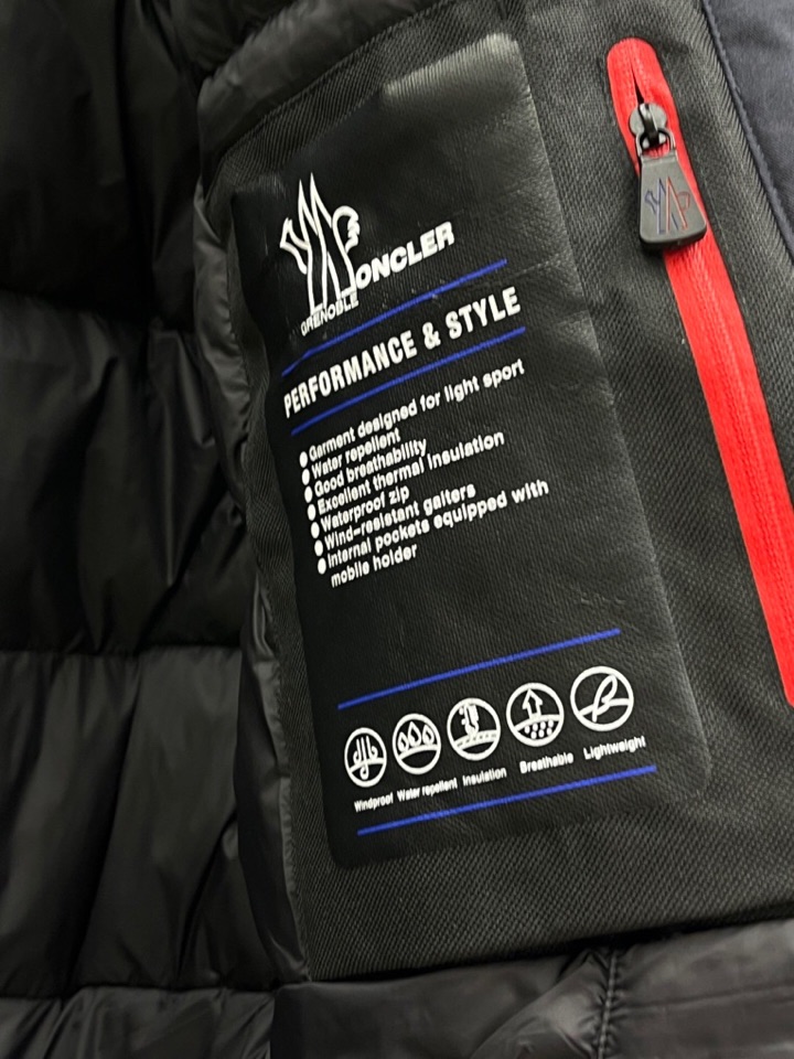 Moncler 蒙口秋冬经典滑雪系列高密度尼龙压胶防水连帽羽绒服夹克，男士刺绣徽章连帽立领户外功能性羽绒