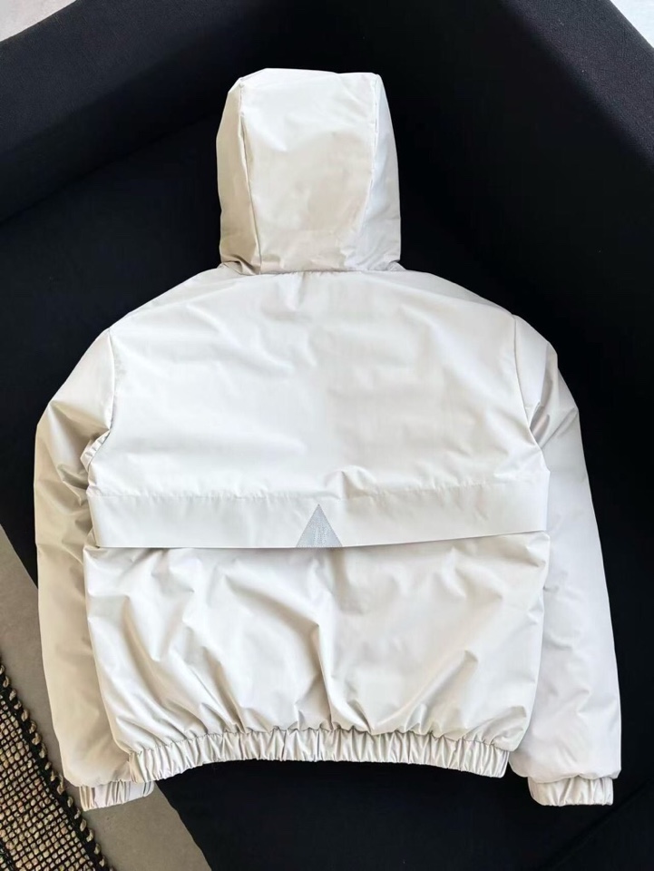 Moncler 蒙口2025冬季新品羽绒服外套，双面穿连帽羽绒服，码数：1--5（下单请报身高体重）
