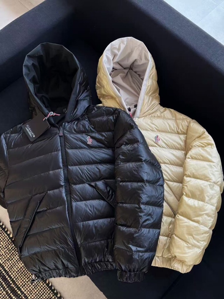 Moncler 蒙口2025冬季新品羽绒服外套，双面穿连帽羽绒服，码数：1--5（下单请报身高体重）