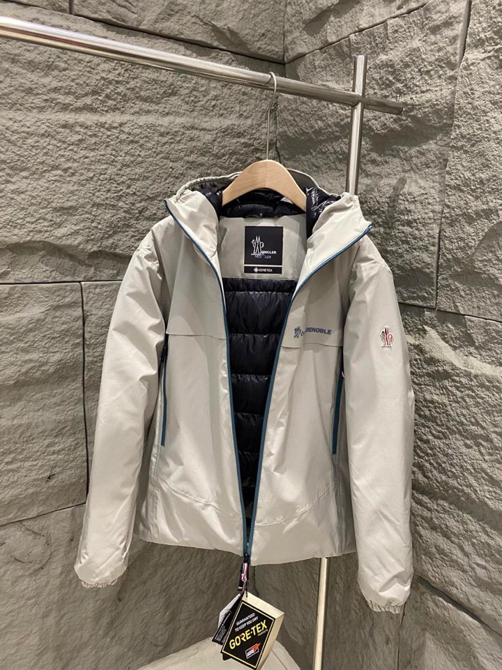 Moncler 蒙口男士连帽滑雪夹克 羽绒服。作为 Moncler Grenoble 男士系列的一部分，