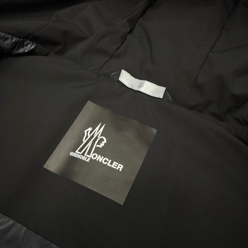 蒙口 2025秋冬新款🆕羽绒服 原版订制五金配件全进口原版定制 欢迎对比 绝对的高品质 采用顶级90白鸭