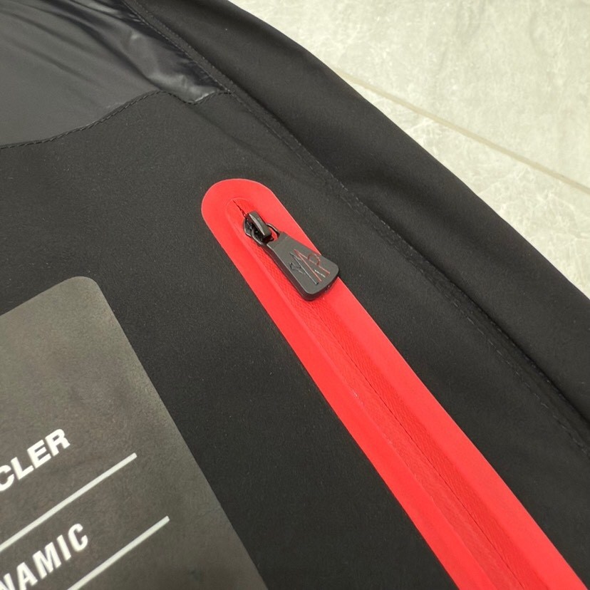 蒙口 2025秋冬新款🆕羽绒服 原版订制五金配件全进口原版定制 欢迎对比 绝对的高品质 采用顶级90白鸭