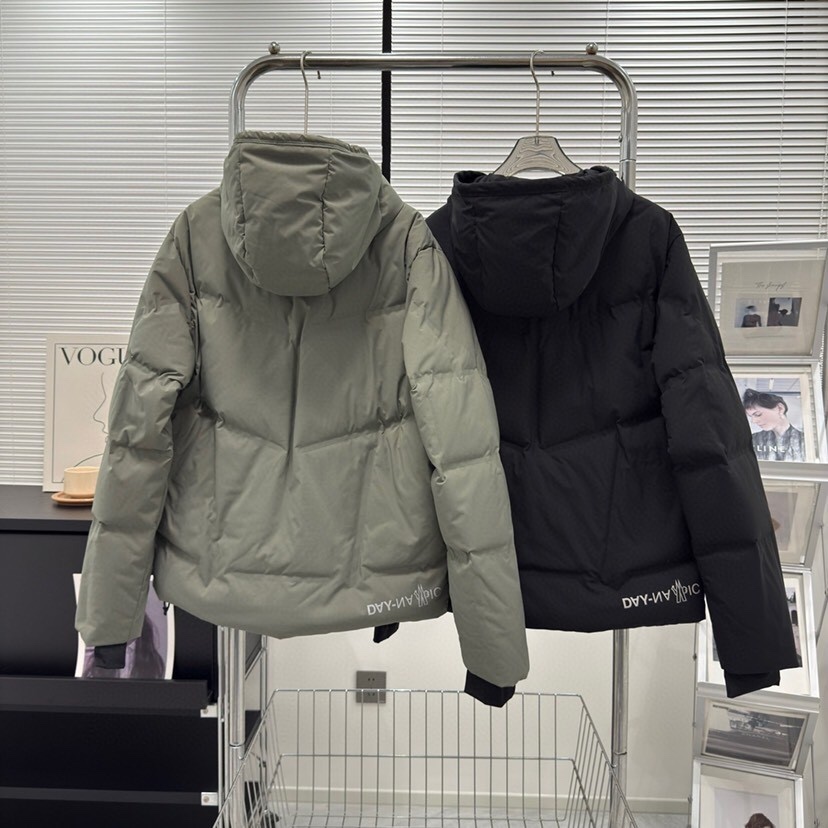 蒙口 2025秋冬新款🆕羽绒服 原版订制五金配件全进口原版定制 欢迎对比 绝对的高品质 采用顶级90白鸭