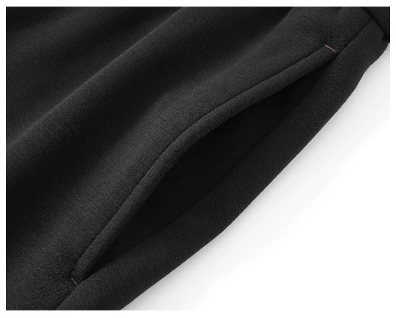 BrunelloCucinelli BC秋冬一体绒加厚加绒休闲裤/卫裤。从深邃意境至温暖叙事，所以采用温