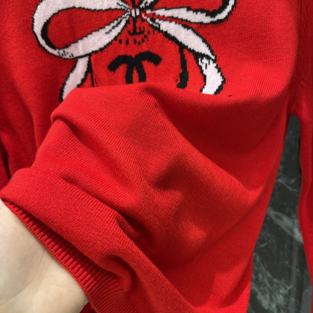 小香 25秋冬新款 蝴蝶结针织毛衣 正面红色苹果+双CLogo+粉色蝴蝶结辨识度满分超有品牌感 日常或轻