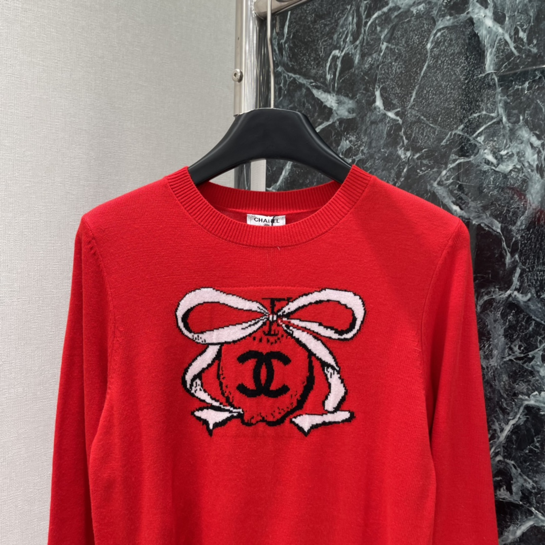 小香 25秋冬新款 蝴蝶结针织毛衣 正面红色苹果+双CLogo+粉色蝴蝶结辨识度满分超有品牌感 日常或轻