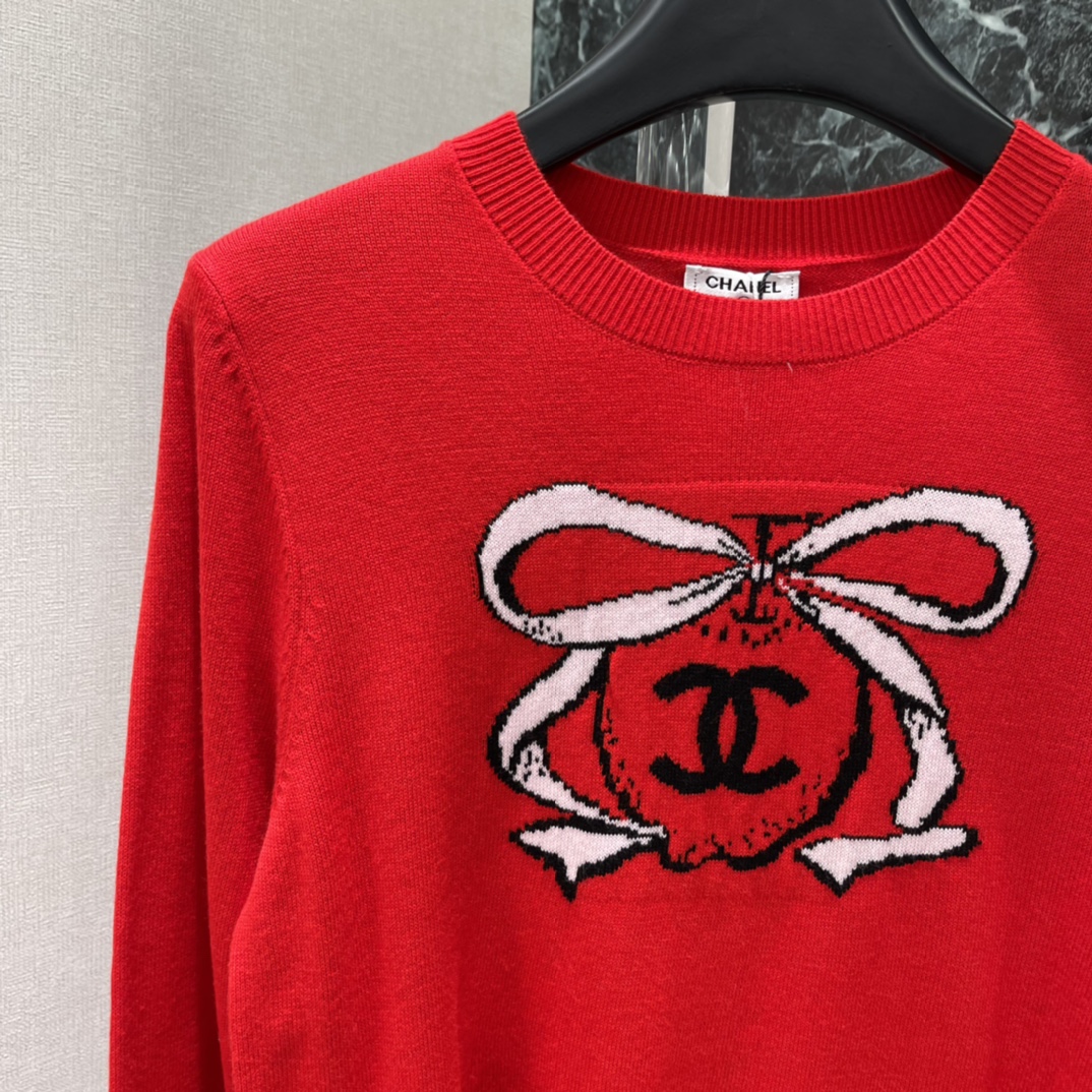 小香 25秋冬新款 蝴蝶结针织毛衣 正面红色苹果+双CLogo+粉色蝴蝶结辨识度满分超有品牌感 日常或轻
